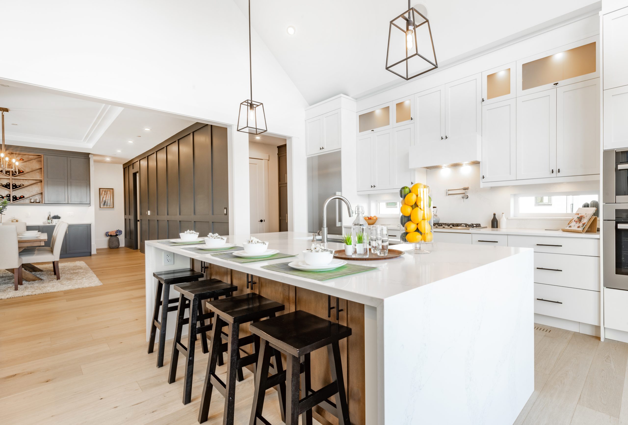 Bright,,Spacious,And,Modern,Farmhouse,Style,Kitchen